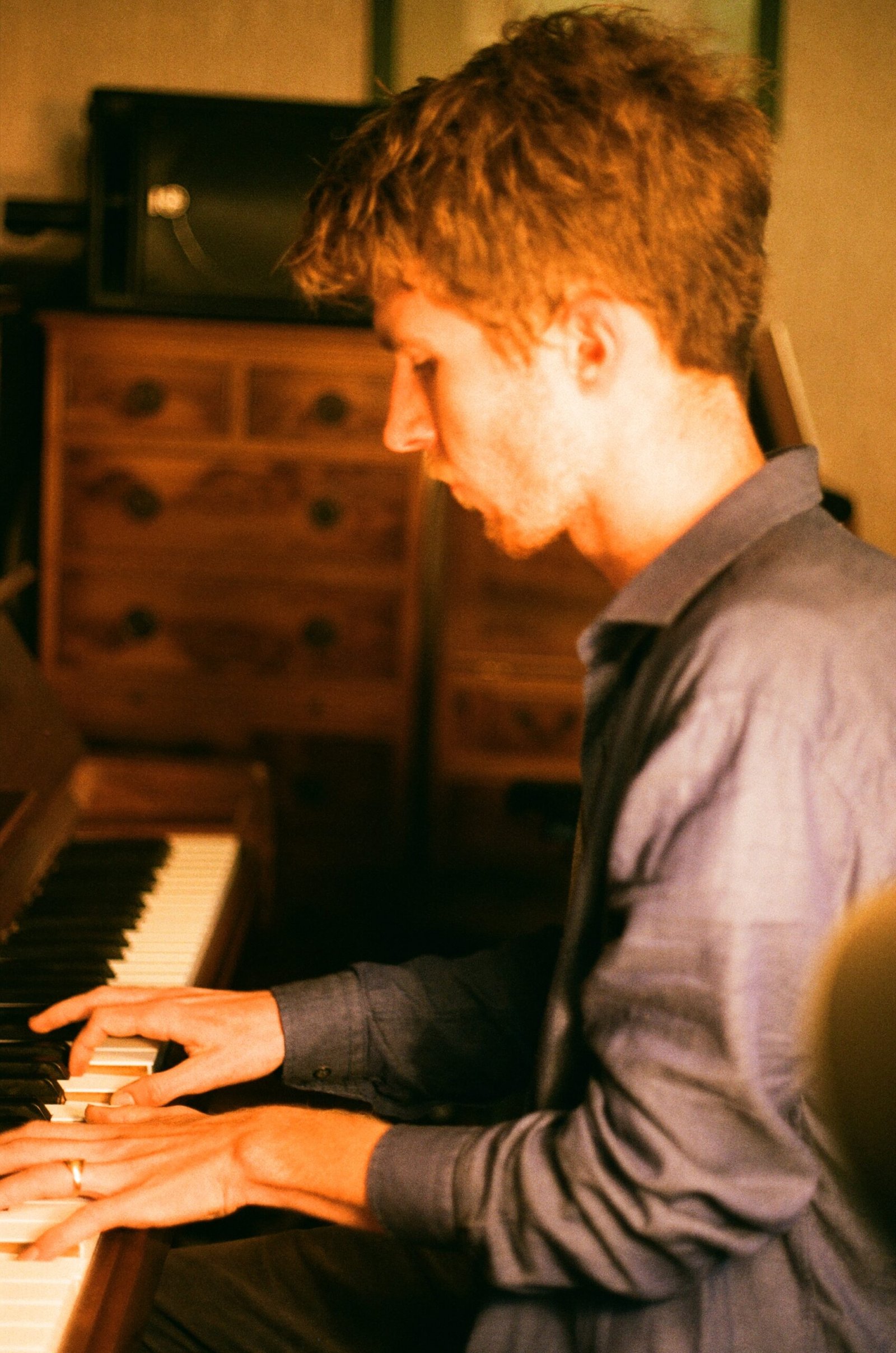 Au piano, en studio